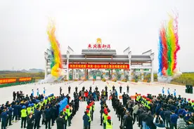 武忻高速全线建成通车 实现来宾市“1小时经济圈”图片