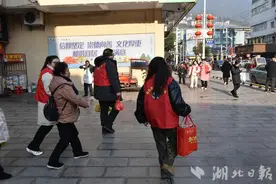 鹤峰：“青”心相伴志愿行 温暖护航回家路图片