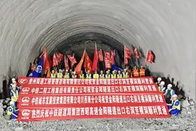 西昭高速建设新进展：金阳隧道出口右洞至横洞贯通，全线预计2026年通车图片