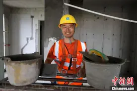 五一国际劳动节来临，致敬一线劳动者图片