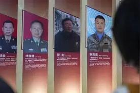 歼-35真的来了！你看到了吗？图片