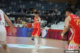 浙江广厦男篮主力孙铭徽右跟骨骨折 预计休战4周图片