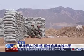 手持步枪身挂6枚手榴弹 她说“没有害怕只有信念”图片