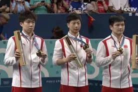 国乒男团五连冠！祝贺上海交通大学马龙、樊振东和队友王楚钦！图片