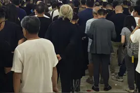 德云社、曹云金敬献花圈挽联悼念杨少华，有粉丝专程赶来吊唁图片