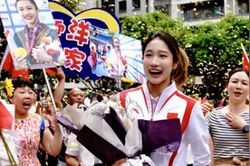 川籍奥运冠军黄张嘉洋回家 父老乡亲热情欢迎图片