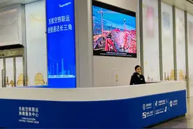 不用带着大件行李中转了，空铁联运换乘更便捷！地铁虹桥火车站新增电梯设施→图片