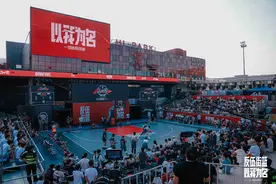 2024反伍怒沸撕·星决战打响，街篮草根新面孔齐聚五棵松图片