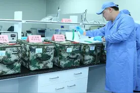 航天员带回31.5公斤太空特产，其中包括32种生命实验样品图片