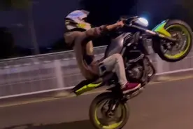 16岁少年五一商圈凌晨骑摩托“炸街”闯关被抓图片