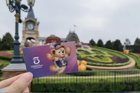 一人一证一票，上海迪士尼年底前将实行实名制购票新规图片