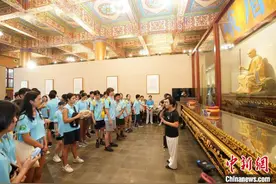 美国华裔青少年在四川乐山“以武会友”图片