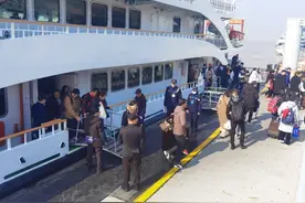 水上客流量突破9万人次，普陀山迎来客流高峰图片