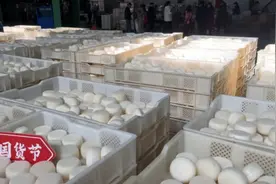 拼多多发布2023年度十大真香好物，土鸡蛋军大衣国产海鲜等入选图片