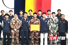 株洲市一中获2024年市中小学生运动会篮球比赛高中男子组亚军图片