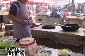 “2元炒菜哥”发声网友不要进“炒菜区，“行行好的话，我感觉你到外边去”图片