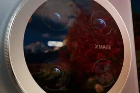 华为 Mate 70 Pro 的第四颗镜头，最强的能力不是拍照图片