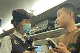 “线上+线下” 中医师生火车接力救孕妇图片