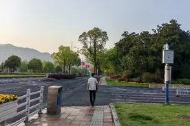 中央气象台五警齐发 安徽南部风力最大11级以上！中南部有短时强降水图片