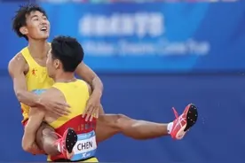 强势反超日本的最后一棒是谁？记住他的名字：陈佳鹏图片