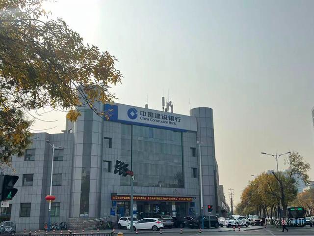 “央行规定5万	，建行加码到1万”？律师取钱被追问用途 已拒绝建行道歉，并控告违法行为