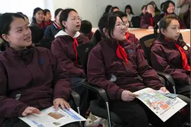 阳光少年报迎来黄河路一小小读者，科技与神话碰撞出无限创意图片