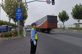 中秋国庆假期前往野生动物园，停车、搭短驳车请听从现场引导图片