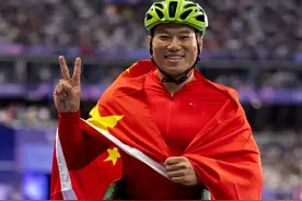 打破残奥会纪录！上海选手代云强在轮椅竞速男子400米T54级比赛夺金图片