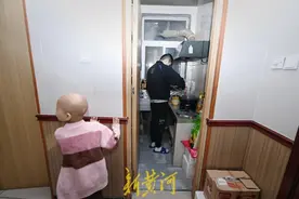 母亲异地打两份工，16岁哥哥辍学独自带6岁妹妹抗癌：我上学了小妹怎么办？图片