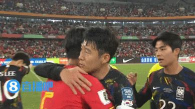 孙兴慜张琳芃赛后拥抱有说有笑，孙兴慜还送上wink😉图片