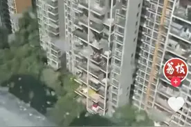 成都一小区多户人家窗户玻璃自爆，物业：无人受伤，开发商正进行检测图片