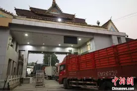 云南德宏筹措110万元救灾物资援助缅甸地震灾区图片