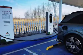 开车过新年｜自驾充电不排队，智驾使用需谨慎图片