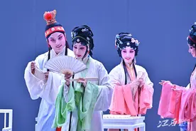 青春版·赣剧《红楼梦》校园受追捧图片