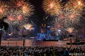 跨年夜，香港维多利亚港将上演大型跨年倒数烟花汇演图片