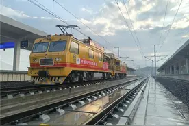 沈白高铁吉林省内接触网工程冷滑试验完成图片