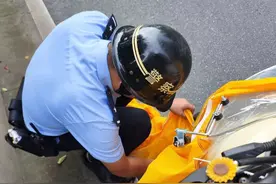 广东一孕妇骑车差点被甩出去！车头这个“隐形杀手”很多人都挂着图片