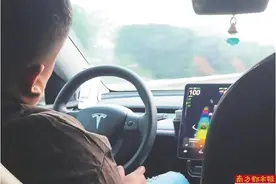哈啰顺风车司机被指开辅助驾驶睡觉图片