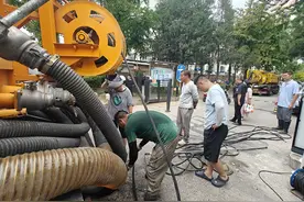 北京朝阳三间房一小区污水管道破裂，多方合力4天完成抢修图片