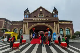 兴义：传承传统文化，集市迎元旦图片