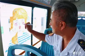 车厢服务上“秋装” ！青岛公交驾驶员用微笑印证美好出行图片