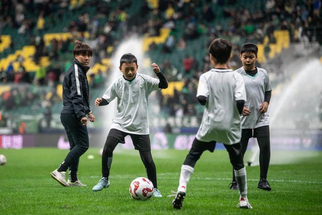 “班超”首次联动中超，中小学生“进”职业赛场将成常态