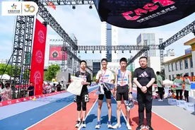 33℃高温天，民间“飞毛腿”在武林广场上演百米激战图片