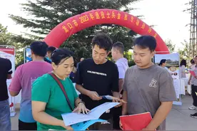 龙口市：广泛动员社会力量促进退役士兵高质量就业图片