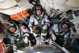 中国航天日 神二十乘组冲天图片