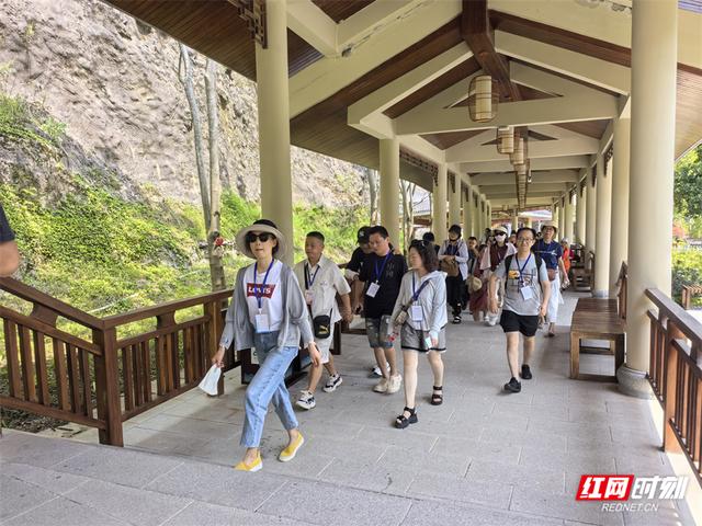 川渝百家旅行商齐聚张家界 共探西线旅游新魅力