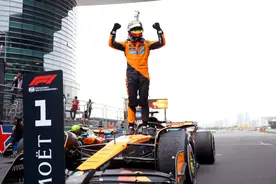 全程领跑！皮亚斯特里夺F1中国站冠军，迈凯伦车队包揽前两名图片