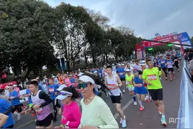 2024上合昆明马拉松鸣枪开跑  圆满收官中国田协全年赛事图片