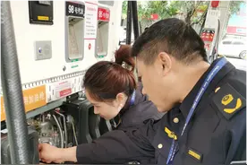 重庆市南岸区市场监管局多措并举抓实加油站加油机计量专项治理图片