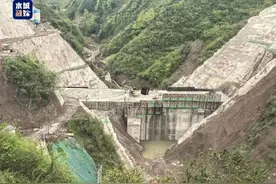 六盘水梁家沟水库大坝建设提前达到度汛高程图片